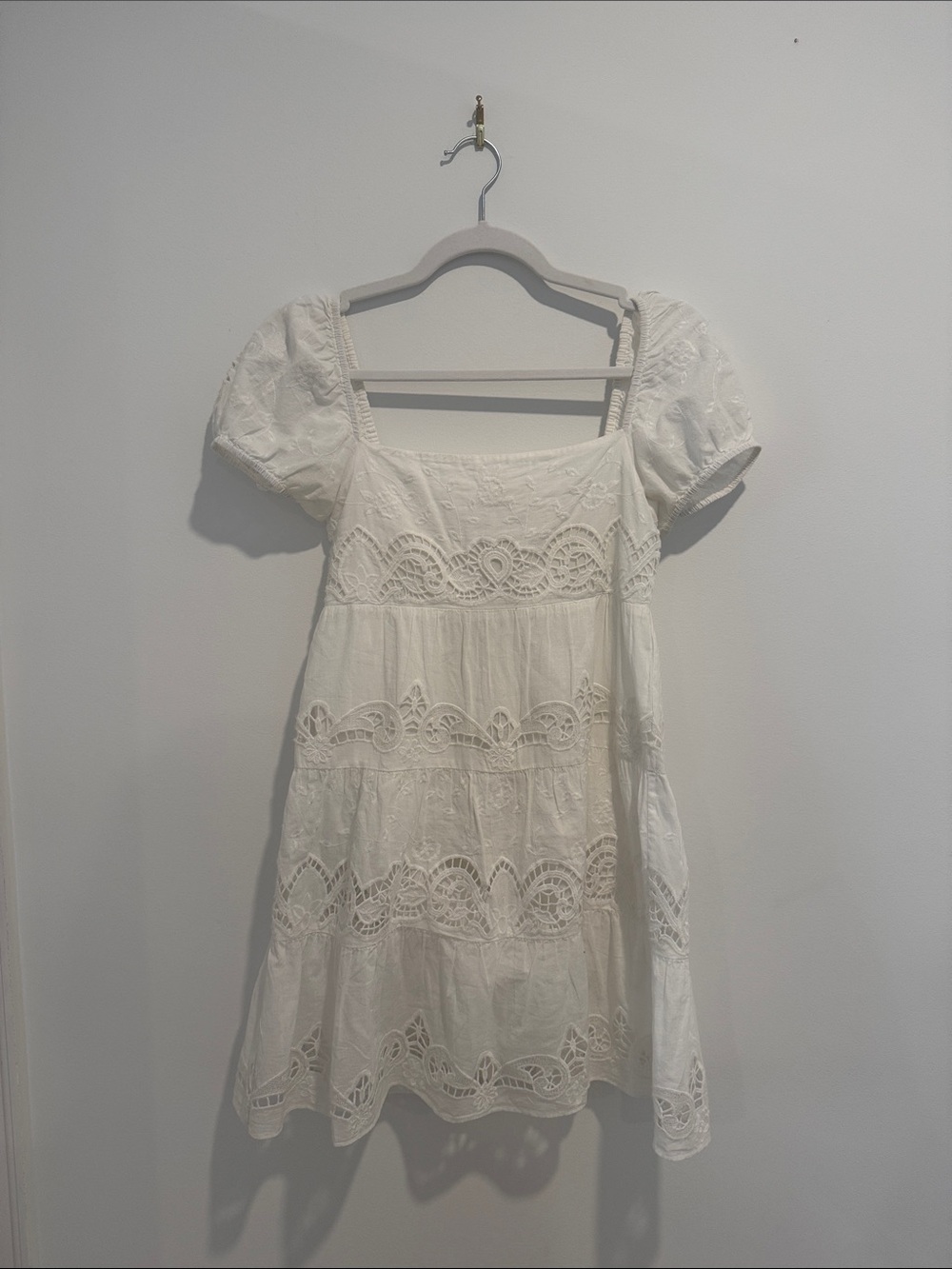Alice and Olivia: White Lace Tiered Mini Dress with Puff Sleeves